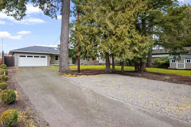 Parking for up to 6 vehicles. *No RV parking.