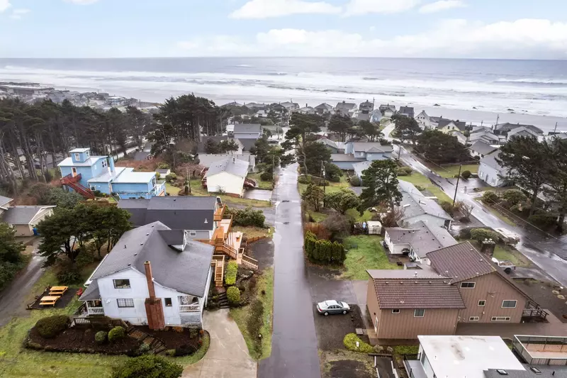 "This big beautiful house was very spacious and roomy and close to the beach and the casino. We had a great time" - Brandie