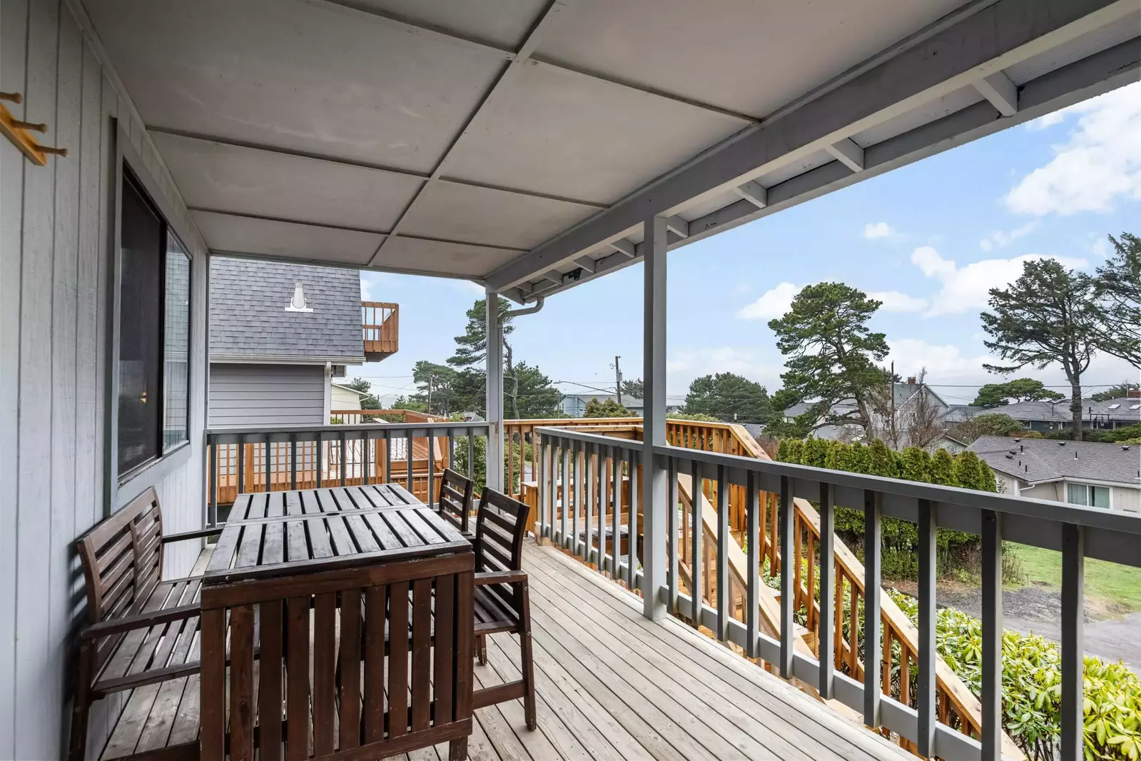 Lincoln City is a vibrant coastal town with ample shops, restaurants, bars, activities, hikes, and more!