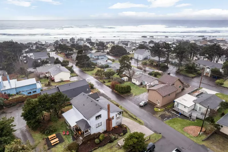 "Excellent place! Everything was as advertised and not a single problem. Really important that hot tub works and it was perfect." - David