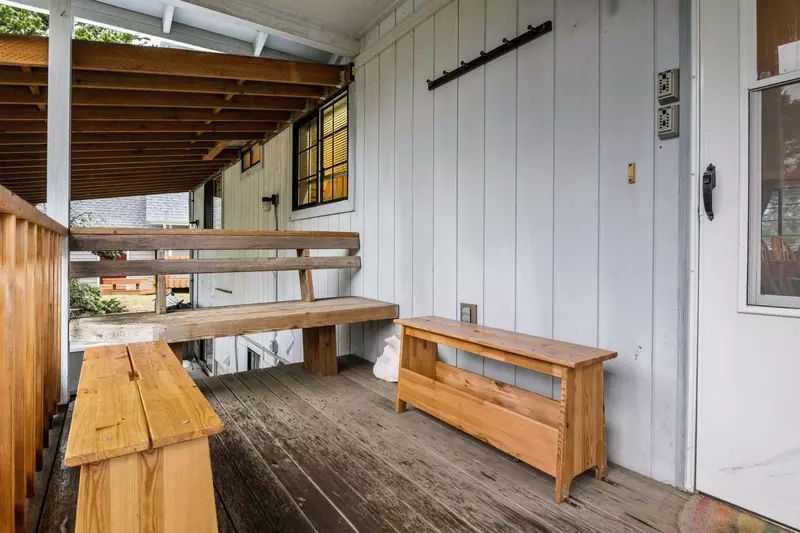 Lincoln City is known for its vast sandy beaches, kite flying, the Chinook Winds Casino, an outlet mall, seafood, and more!