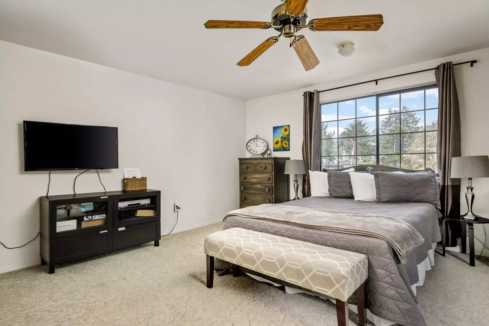 "We had such a wonderful time! Played board games at night! Hot tub was relaxing! Beds were comfortable!" - Anutika