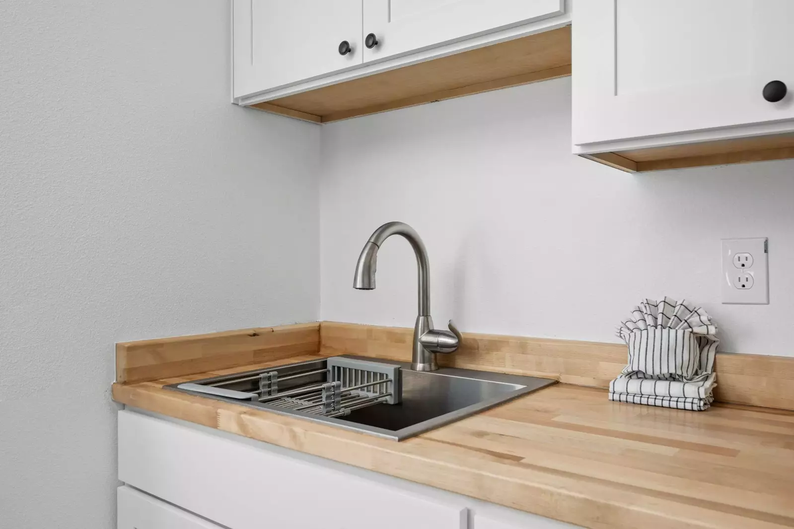 I was very satisfied with my stay. The property was clean and spacious and it was in close proximity to the beach (couple hundred feet) and nice- Ryan