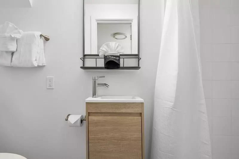 "Very clean and cozy! Within walking distance of local shops and beach! We would definitely stay here again!" - Nigel