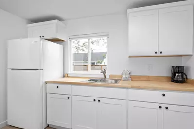 I had the perfect weekend getaway here with our dog. Everything was clean and check in was very easy. The beach is directly across the street -Hailey