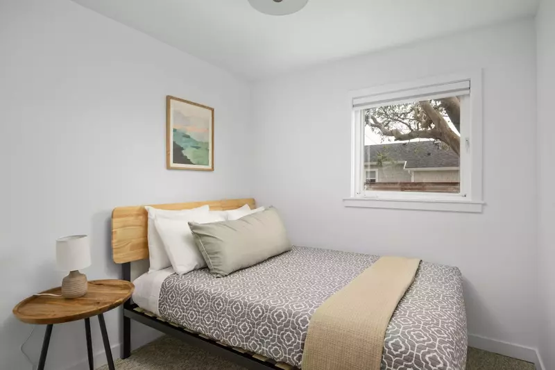 "Had a great stay! The space was clean and exactly as the photos portrayed! Would def justly stay again :)"  - Kati