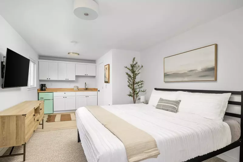 Welcome to the Inn at Rockaway Beach Unit 6. We hope we get to host you at this Oregon Coast rental. Please reach out with any questions.