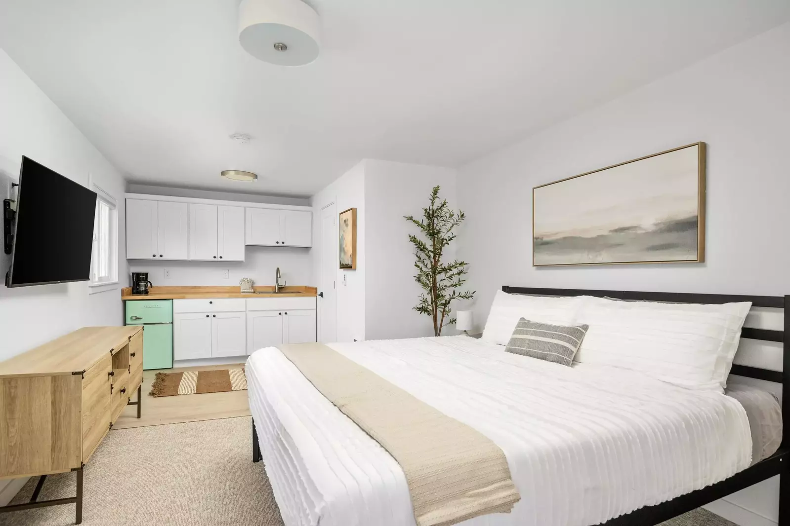 Welcome to the Inn at Rockaway Beach Unit 6. We hope we get to host you at this Oregon Coast rental. Please reach out with any questions.