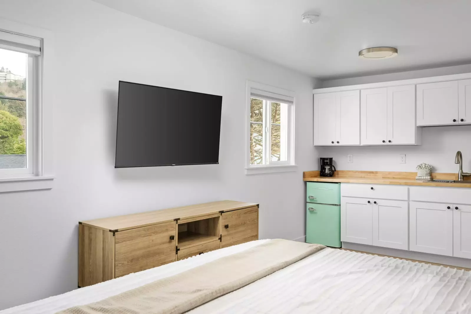 Watch you favorite movies, shows, and sports on this smart tv after a day exploring the Oregon Coast.