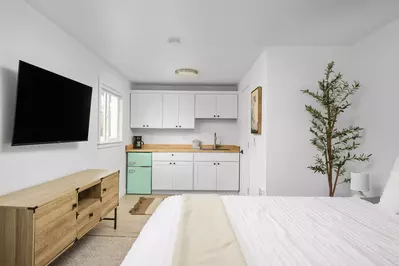 "The property was clean and quiet. It was within close proximity to the beach and shopping. I would definitely stay here again." - Karie