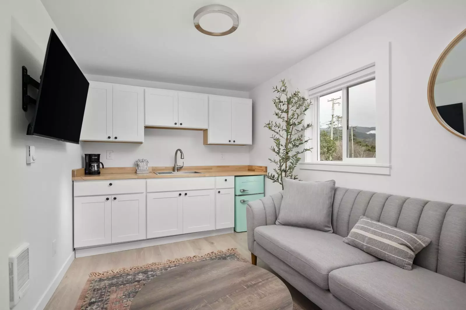 Welcome to the Inn at Rockaway Beach Unit 10. We hope we get to host you at this Oregon Coast rental. Please reach out with any questions.