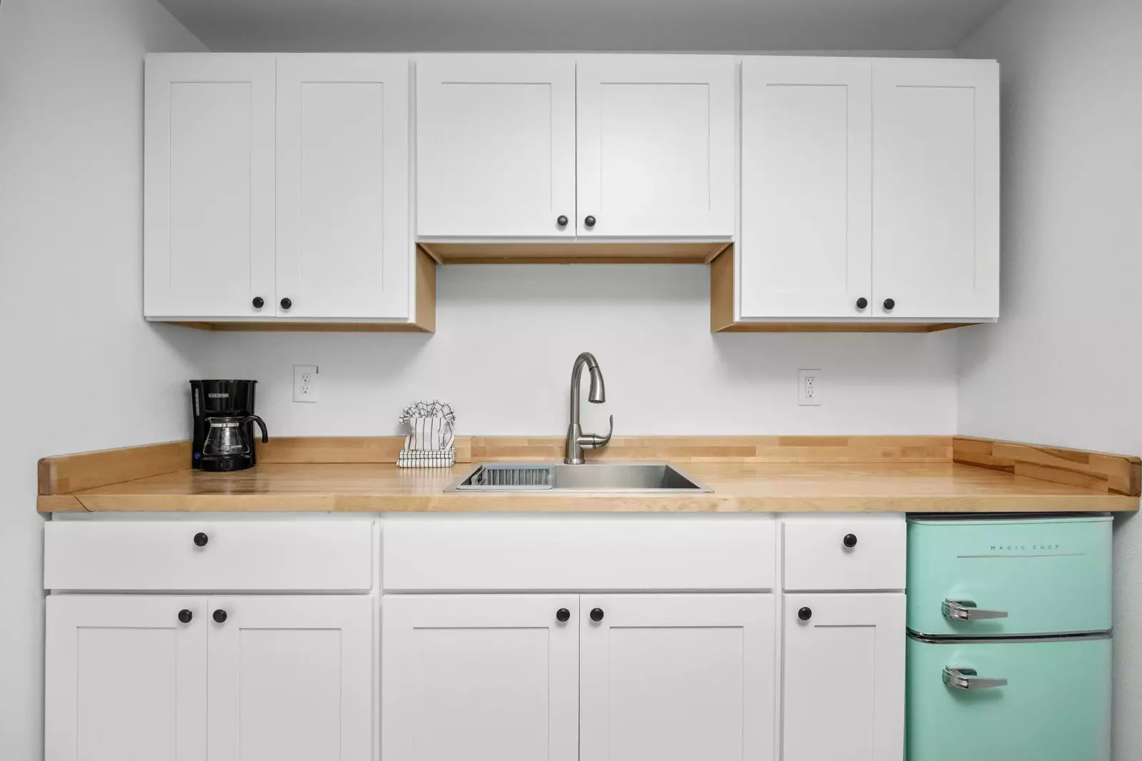 Enjoy a nice meal in the kitchenette area equipped with a mini-fridge, coffee maker, and microwave.