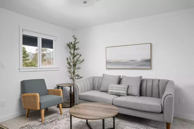 "Great location. Very clean. Comfy bed. Quiet and simple!! We were in town for a wedding and this was a great home base!" - Bob