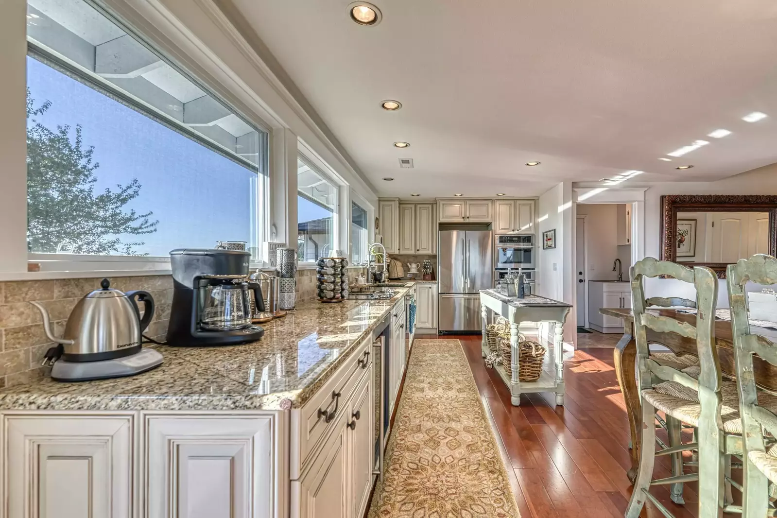 "Beautiful view and nice warm hot tub, spacious kitchen, and nice driveway." - Michael