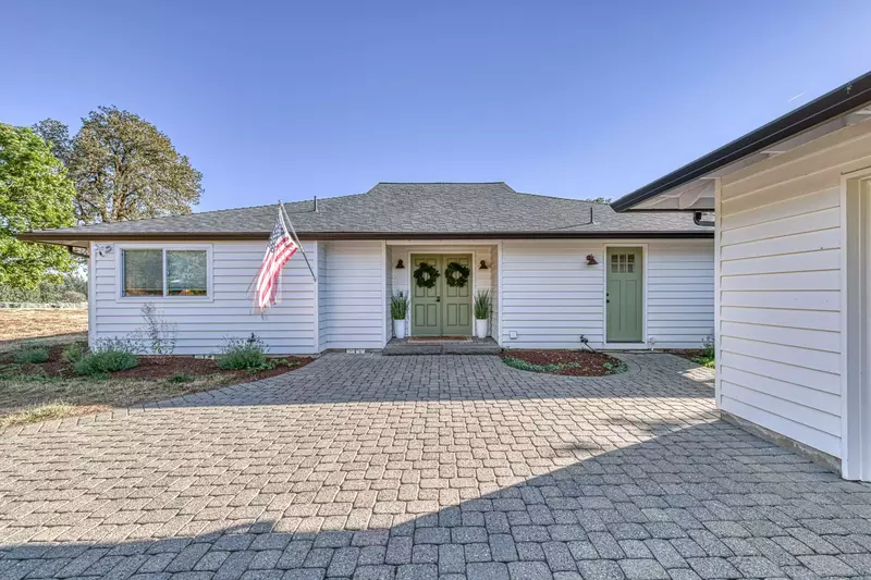 "We had the best time enjoying the Willamette Valley. Close to several good places in Newberg." - Brooke Lynn