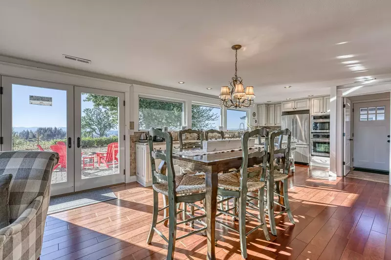 "Stunning views over the vineyards across the valley. We especially enjoyed the hot tub to start the days." - Chase