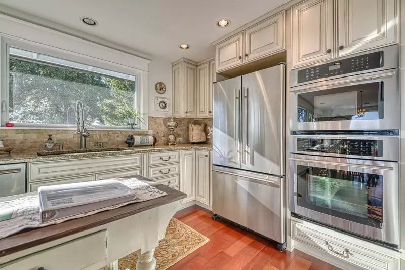 "I absolutely love the huge kitchen and the living room. It was nice to see that everything works, washer, dryer, stove, etc." - Alan