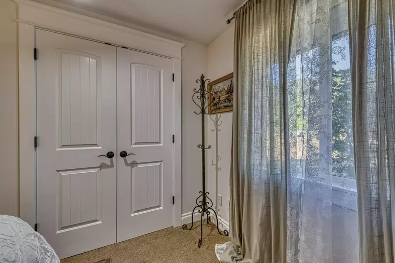 "The jacuzzi was a dream, and the beds are comfortable. It feels spacious and cozy at the same time." - Katie