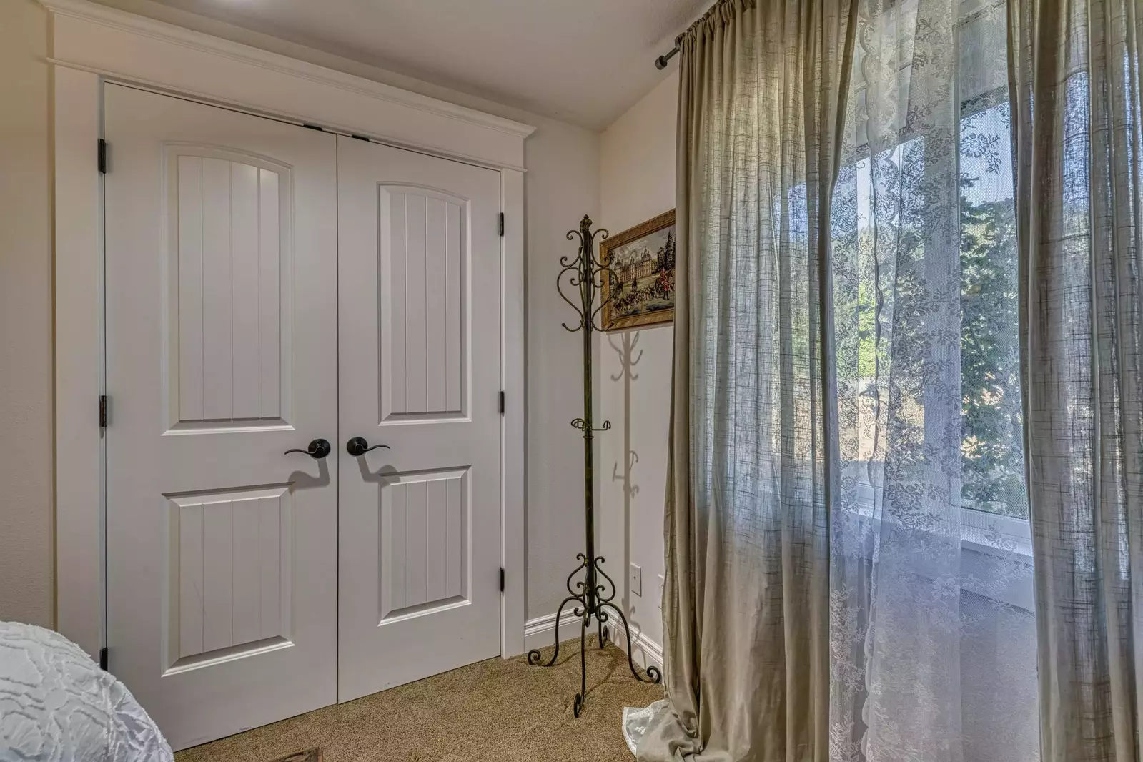 "The jacuzzi was a dream, and the beds are comfortable. It feels spacious and cozy at the same time." - Katie