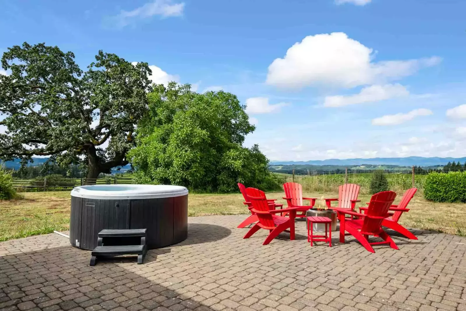 This rental is centrally located in wine country, but also just a short drive from Portland or the Oregon Coast. Plenty of adventures await!