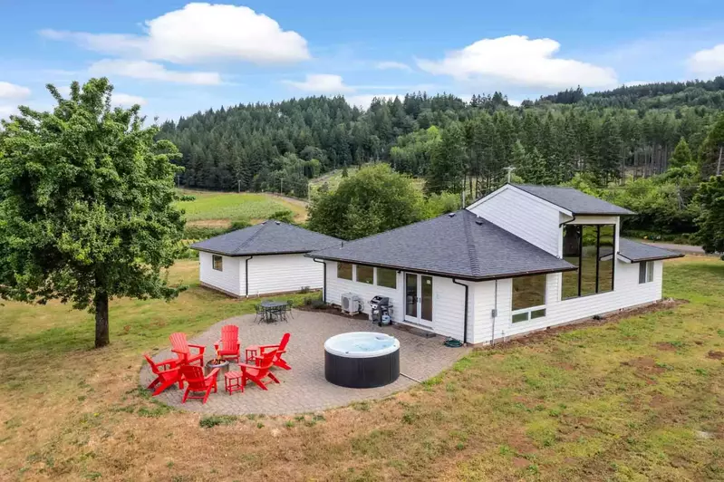 "The home was so cozy and lots of windows with a view everywhere you looked. Hot tub was great. Kitchen had everything you needed." - Mark