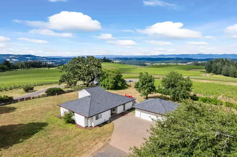 "Great location, super clean and beautiful home. Would recommend to anyone looking to explore some wineries in Newberg!" - Paige