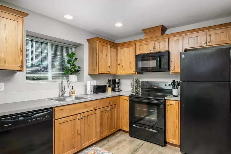 "We felt very at home and look forward to booking this unit again when we next visit Portland." - Anne