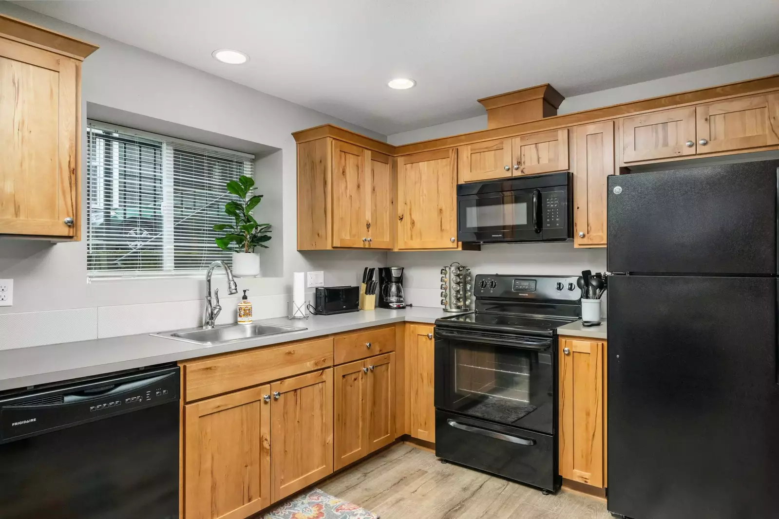 "We felt very at home and look forward to booking this unit again when we next visit Portland." - Anne