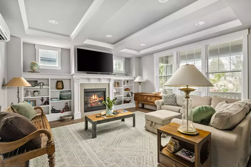 Welcome to Waverly Place! We hope you enjoy our charming southeast Portland rental!