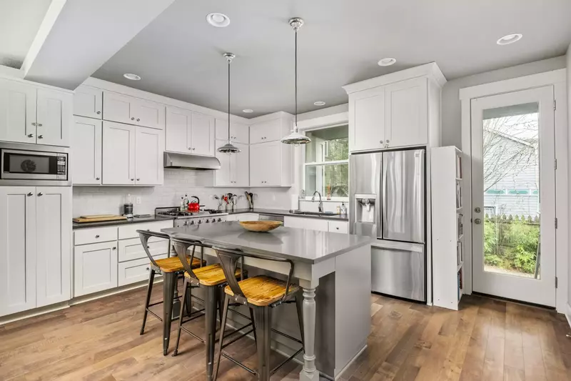 Cook delicious meals for breakfast, lunch, and dinner in this fully equipped kitchen. We suggest grabbing some ingredients from a local farm.