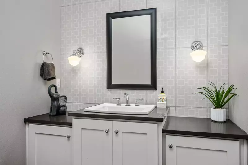 With 2.5 bathrooms everyone staying here has ample privacy.