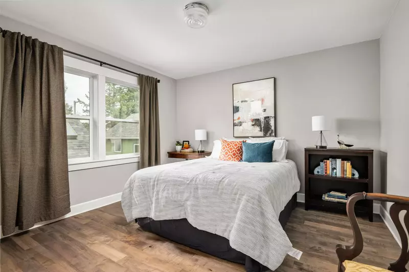 "Beautiful renovation in the lovely Sellwood neighborhood. The home is as described in the listing. Nicely furnished and clean. " - Kendall & Judy