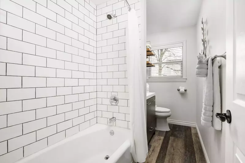 "We stayed here for a weekend with our dogs and it was a wonderful house with everything we needed and the property was perfect for dogs!" - Hailey