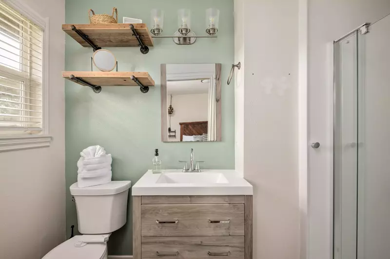 "Convenient and comfortable house. Quiet neighborhood. Nice yard" - Ruth