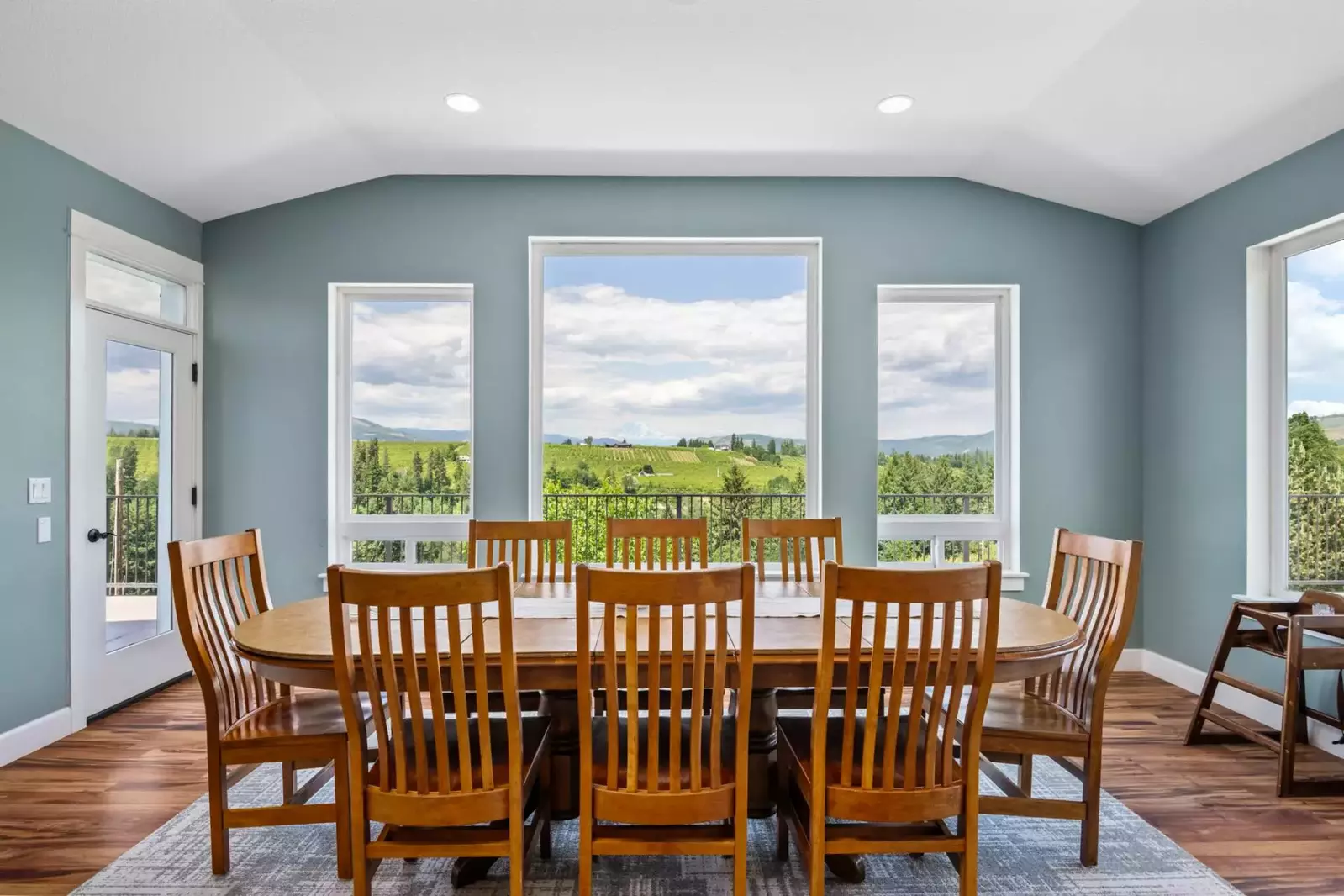 "The house is in the middle of an orchard and has beautiful views of the area. Great amenities and gorgeous home!" - Alyson and Nicholas