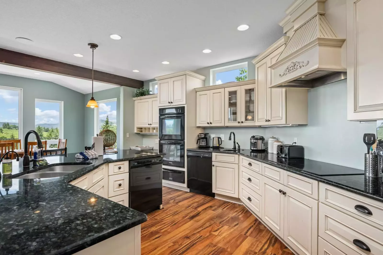 Cook delicious meals for breakfast, lunch, and dinner in this fully equipped kitchen. We suggest grabbing some ingredients from a local farm.