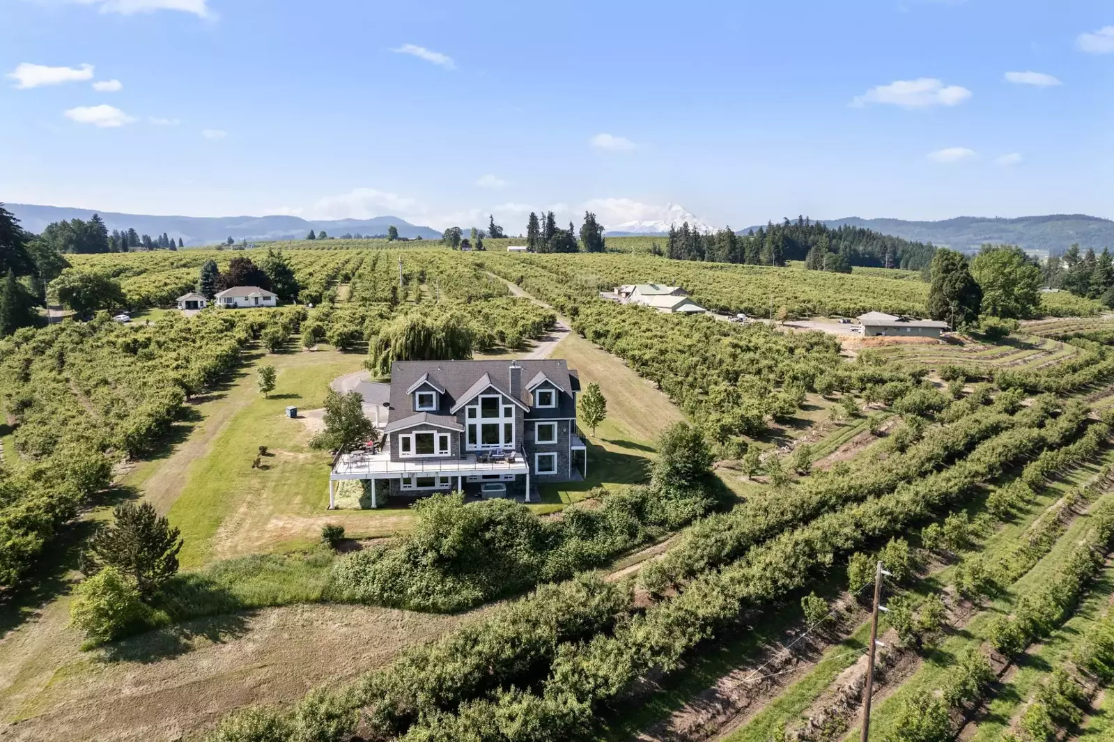 RiverSong Country Chateau is located amongst lush orchards south of Hood River.
