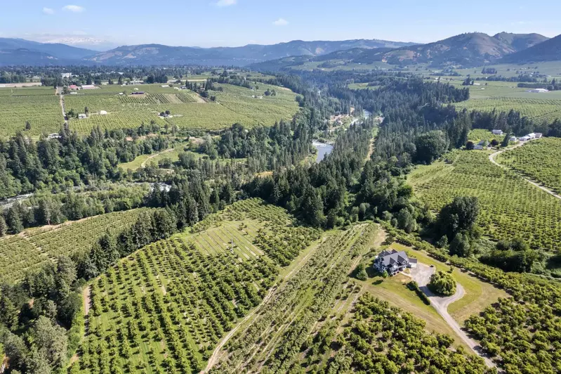 Hood River offers abundant activities such as great restaurants, wind surfing, live music, comedy, festivals, karaoke, historic tours, and more!