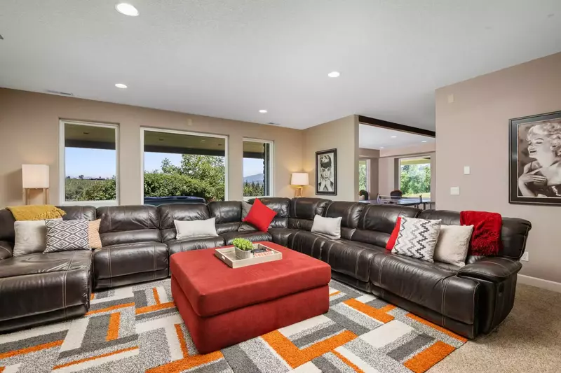 "Beautiful house, great location. Perfect for our family celebration/vacation." - Kelly