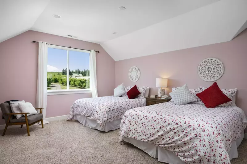 "The views were unbelievable and the property was private yet close to town. Would come back in a heartbeat!" - Jennifer