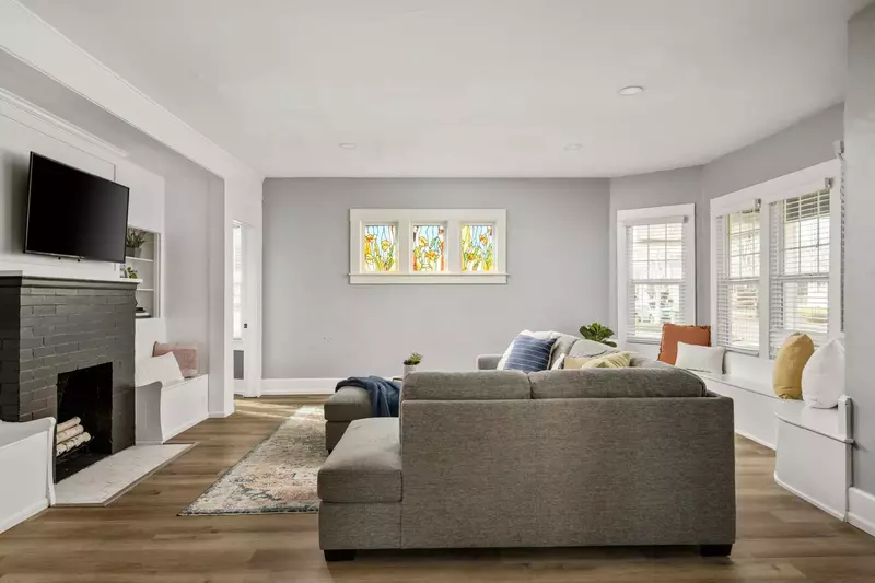 "The home was excellent for us to prepare brunch before heading out to explore. Beds were cozy. The weekend was an amazing memory!" - Kimberly