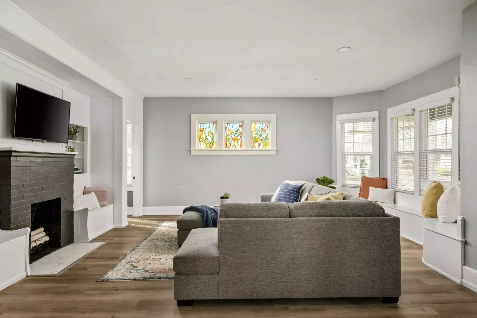 "The home was excellent for us to prepare brunch before heading out to explore. Beds were cozy. The weekend was an amazing memory!" - Kimberly