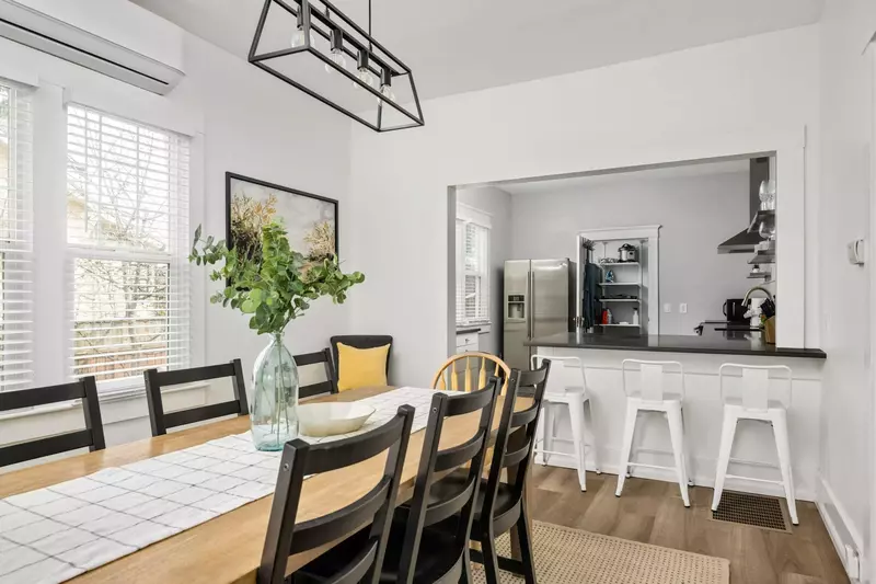 Newberg offers abundant activities such as wine tasting, live music, stand up comedy, festivals, parades, karaoke, historic tours, and more!