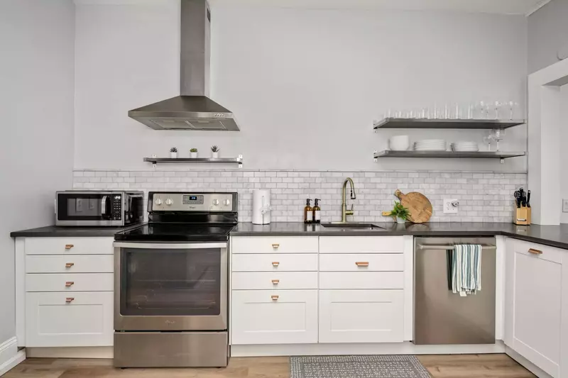 "Enjoyed our stay at this property. Wonderful location, impeccably clean, and an overall very charming home. We would highly recommend!" - Rith