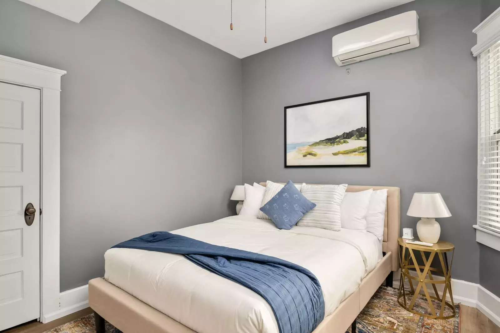 "Super close to downtown Newberg, easy to walk to a bunch of great coffee shops and restaurants. Would recommend!" - Anna