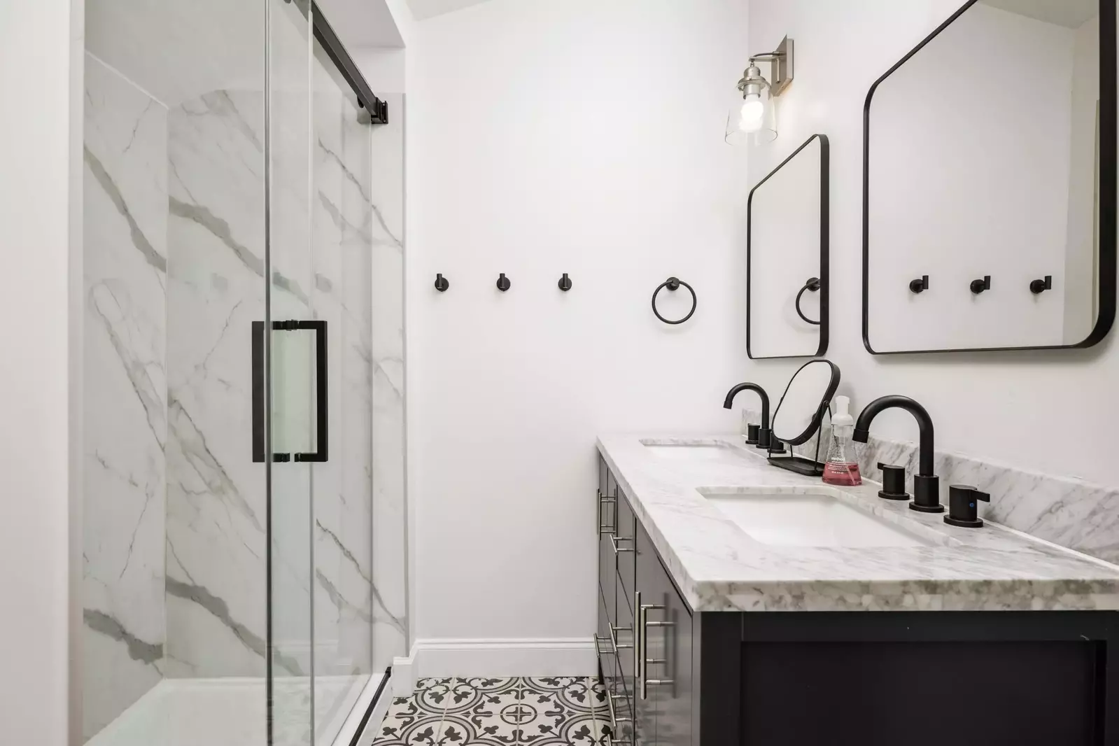 "This house was AMAZING and the location couldn’t be beat. We had no complaints!! Highly recommend ❤️" - Susan