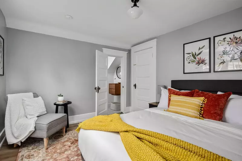 "Great location. Was able to walk to the University for our son’s graduation and to a lot of breweries/ restaurants. Close to many wineries." - Diana