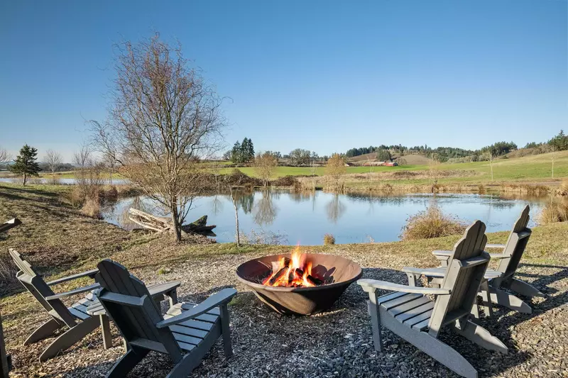Nestled among the rolling hills of the Yamhill-Carlton AVA, The Lakehouse is both a destination and an experience.
