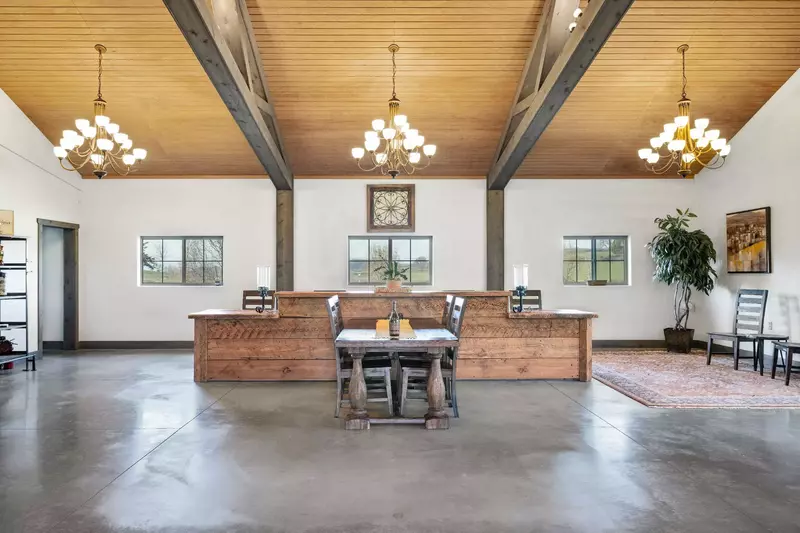 The Willamette Valley is full of excellent farms and markets. Guests can make amazing meals with locally sourced ingredients.