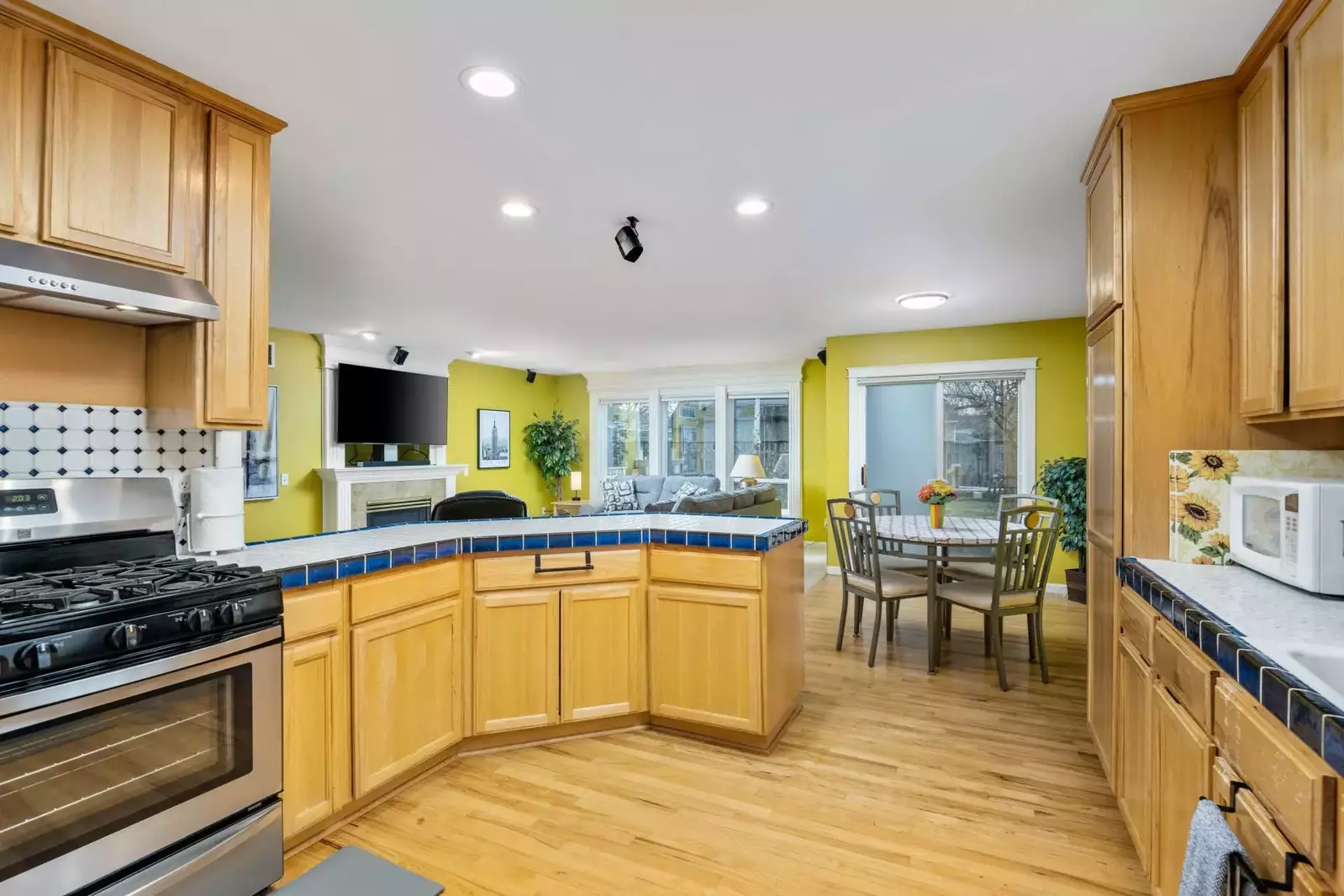 Cook delicious meals for breakfast, lunch, and dinner in this fully equipped kitchen. We suggest grabbing some ingredients from a local farm.